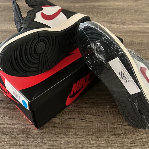 Air Jordan Retro 1 High OG Gym Red - Size M 9 - NWT - Picture 7 of 12